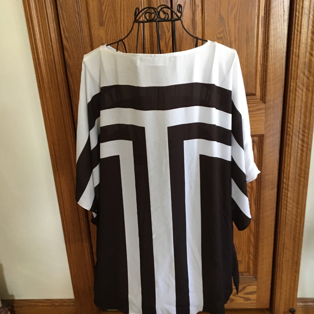 Sue Graver Black & White Top - Picture 3 of 7